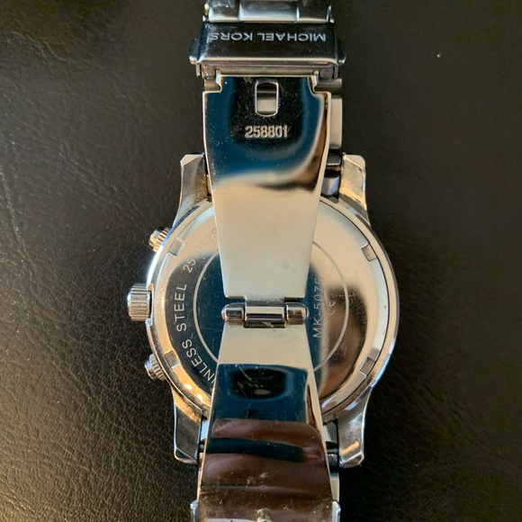 MICHAEL KORS WATCH -USED WITH BOX - Picture 6 of 10